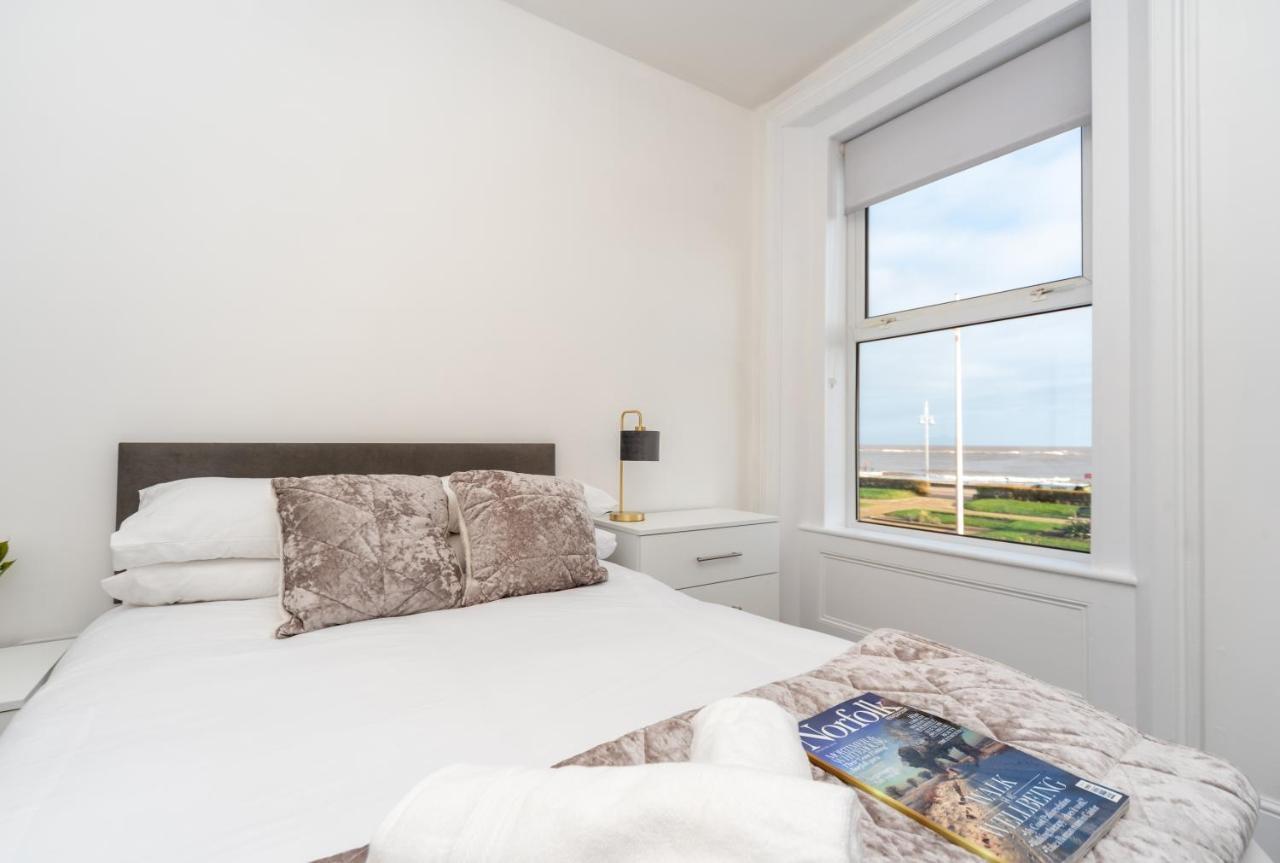 Sea Views Stunning 2 Bedroom Apartment # Lowestoft Dış mekan fotoğraf