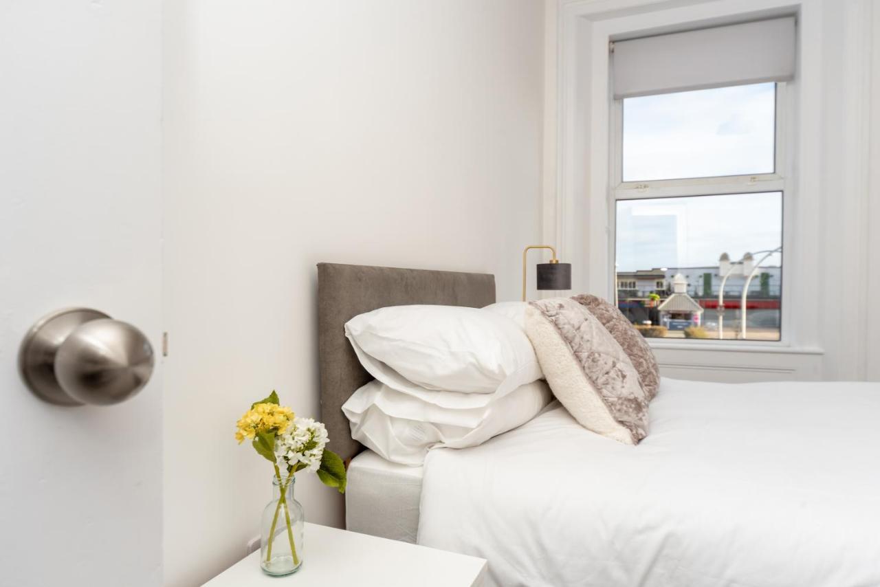 Sea Views Stunning 2 Bedroom Apartment # Lowestoft Dış mekan fotoğraf