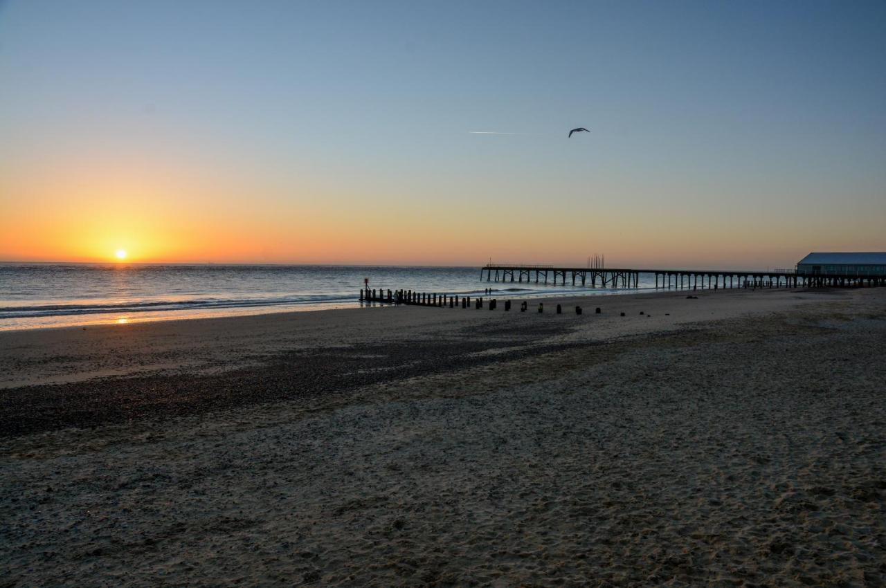 Sea Views Stunning 2 Bedroom Apartment # Lowestoft Dış mekan fotoğraf